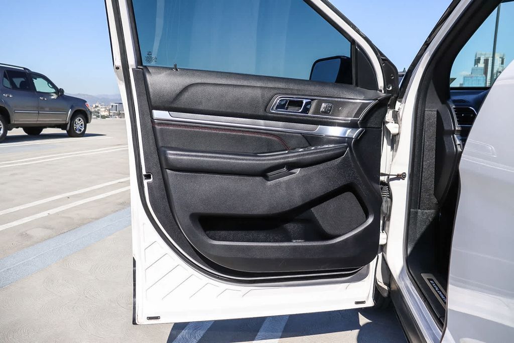 Thumbnail: 2019 Ford Explorer - 27