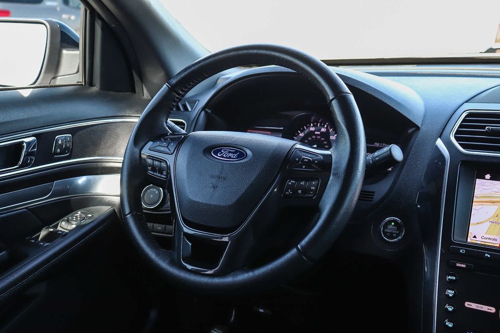 Thumbnail: 2019 Ford Explorer - 8