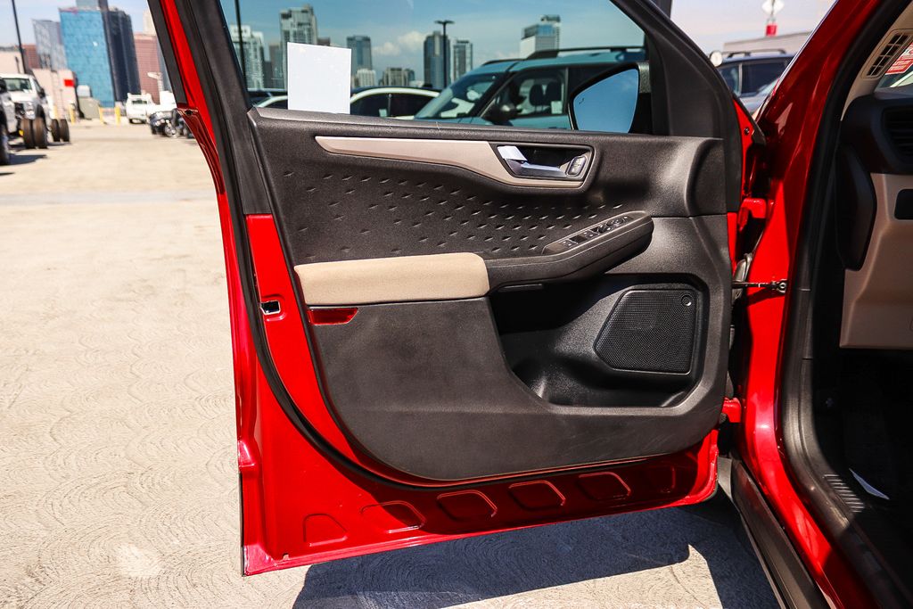 Thumbnail: 2020 Ford Escape - 24