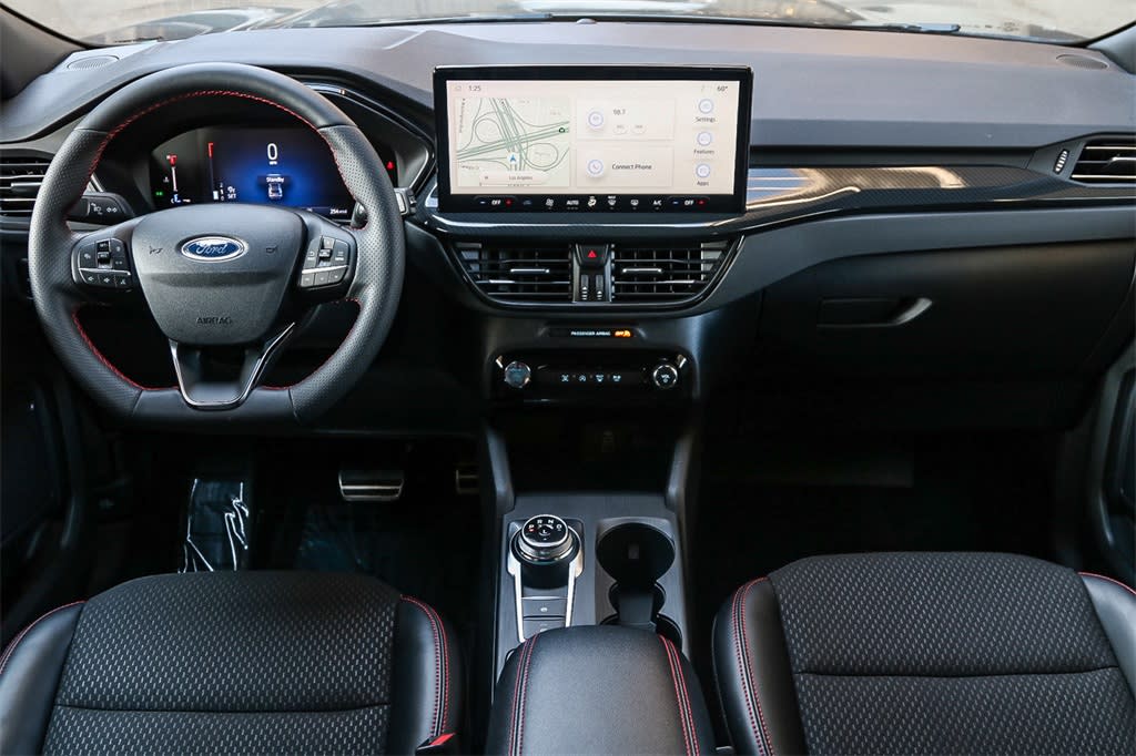 2024 Ford Escape ST-Line 2