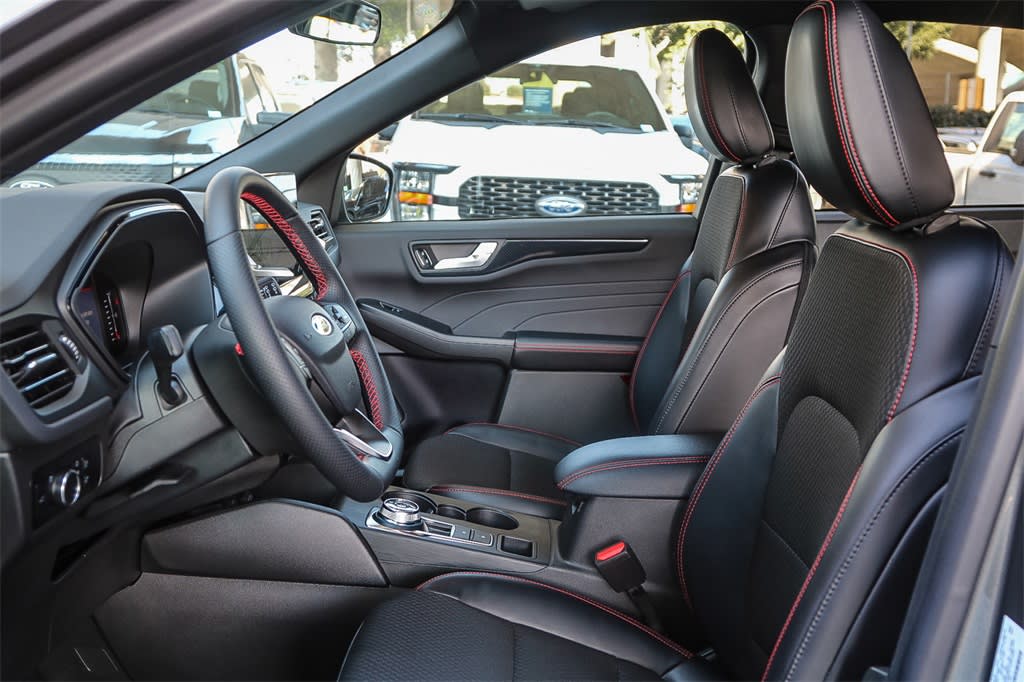 2024 Ford Escape ST-Line 11