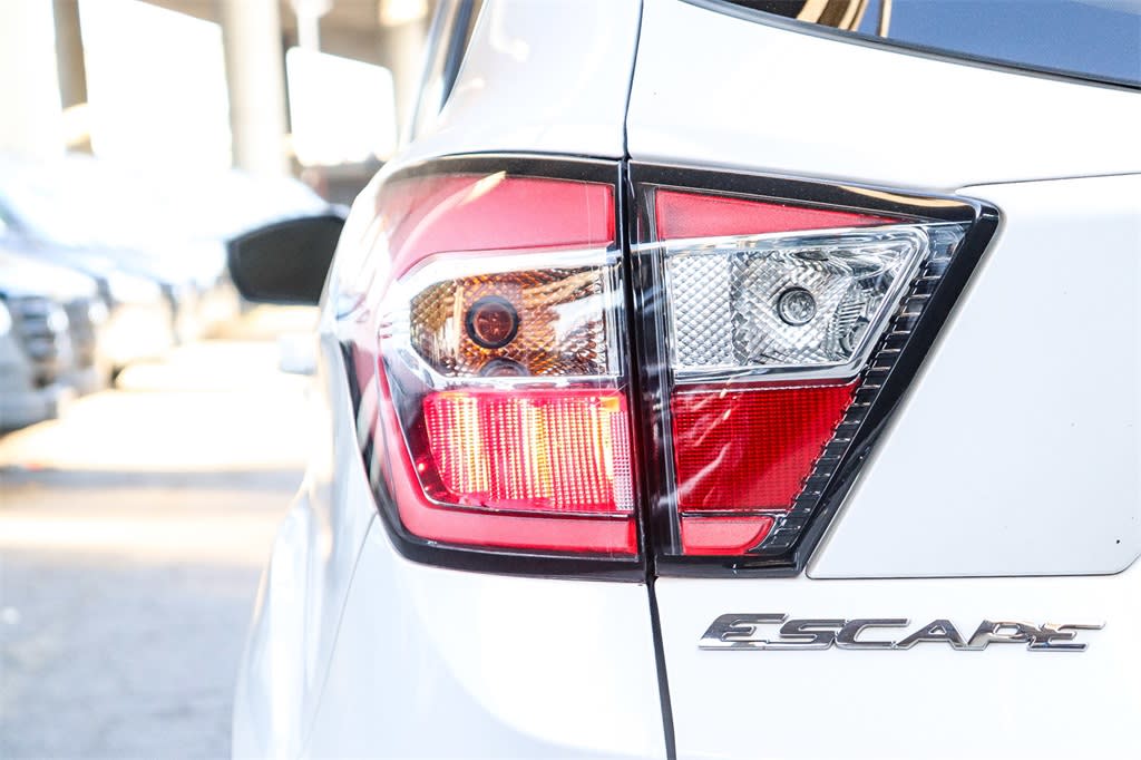 Thumbnail: 2017 Ford Escape - 21