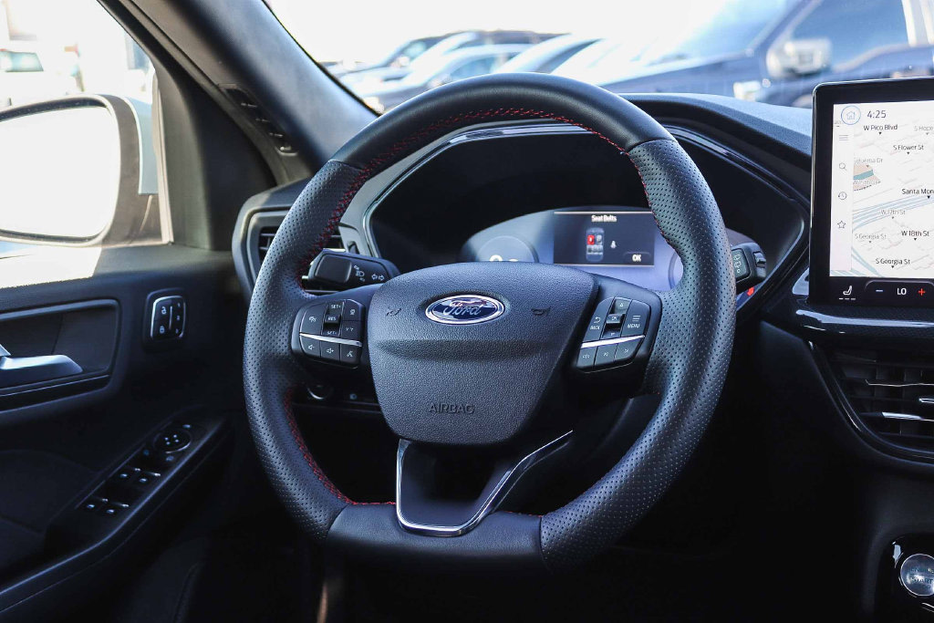 Thumbnail: 2023 Ford Escape - 9