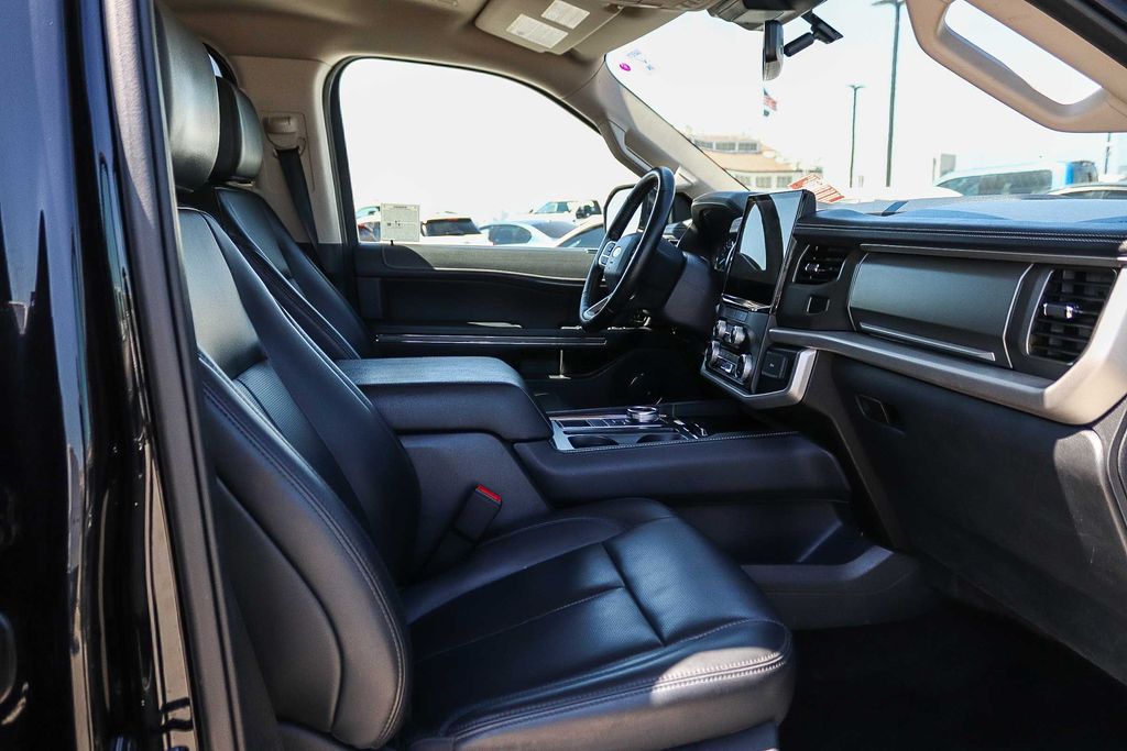 Thumbnail: 2023 Ford Expedition MAX - 10