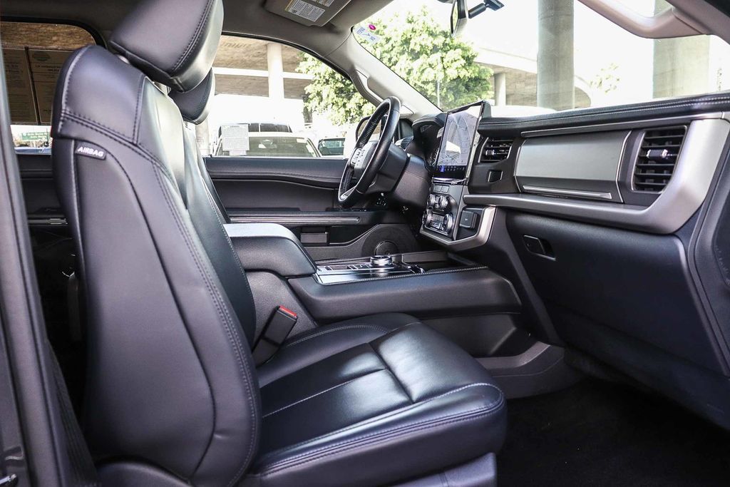 Thumbnail: 2022 Ford Expedition - 9