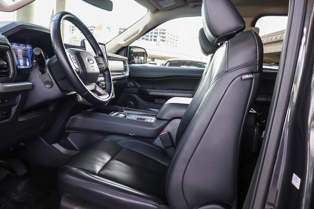 Thumbnail: 2022 Ford Expedition - 10