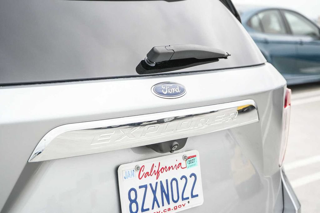 Thumbnail: 2022 Ford Explorer - 5