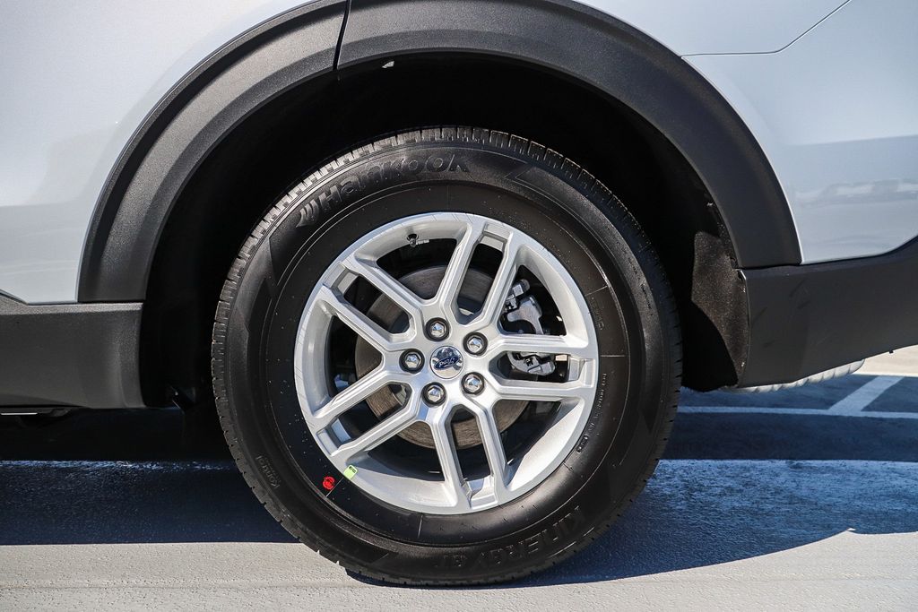 Thumbnail: 2026 Ford Explorer - 8