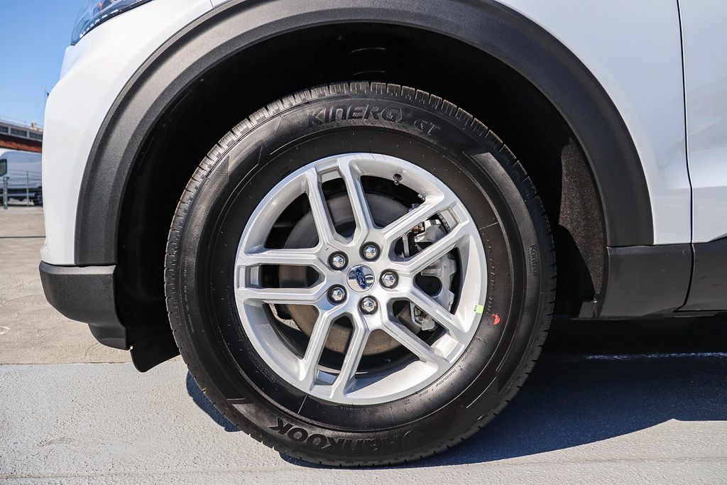 Thumbnail: 2026 Ford Explorer - 21