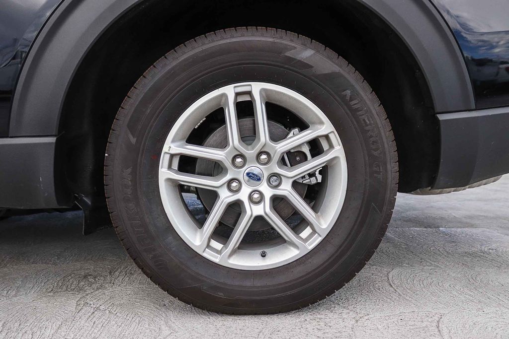 Thumbnail: 2026 Ford Explorer - 8