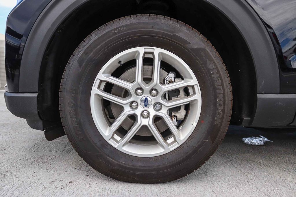 Thumbnail: 2026 Ford Explorer - 21