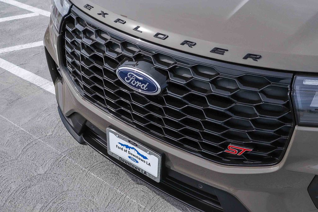 Thumbnail: 2026 Ford Explorer - 6