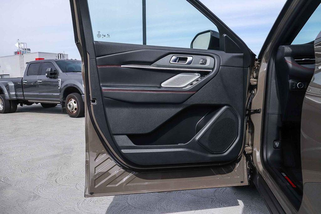 Thumbnail: 2026 Ford Explorer - 25