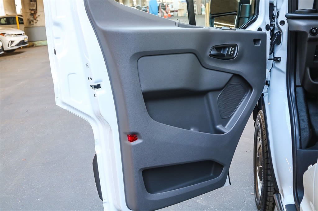 2025 Ford Transit Series 150 22