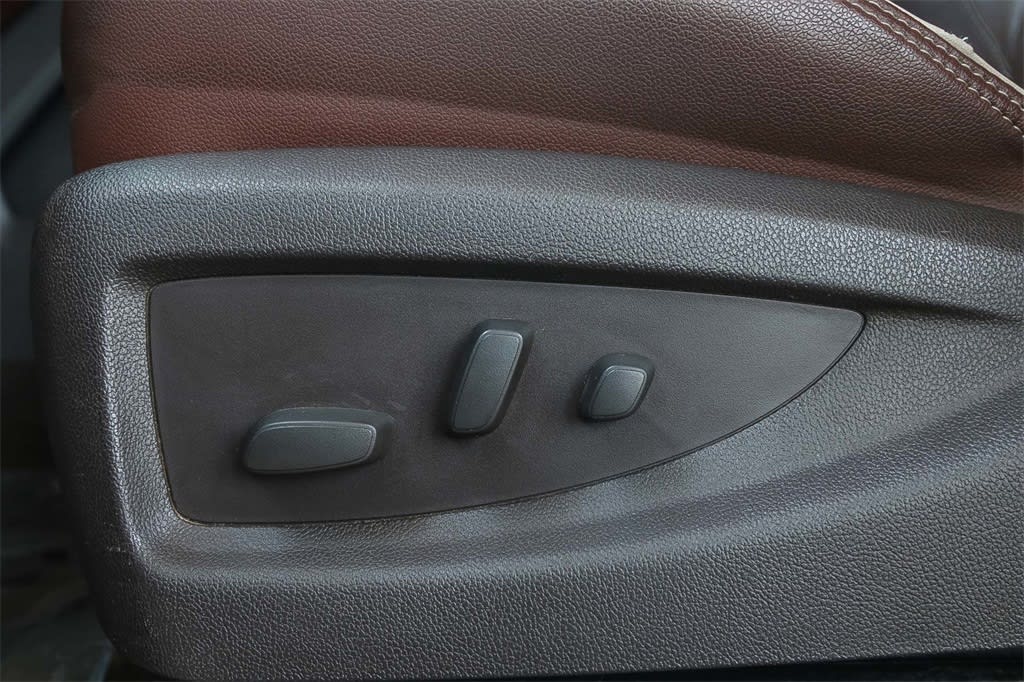 Thumbnail: 2015 Chevrolet Silverado 3500 - 27