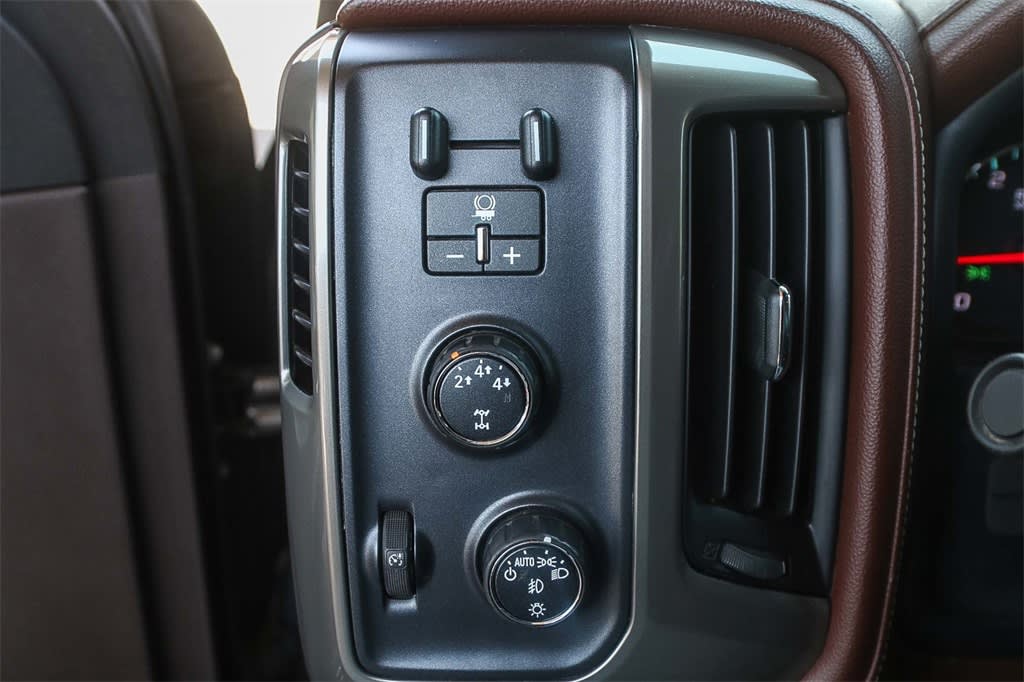 Thumbnail: 2015 Chevrolet Silverado 3500 - 29