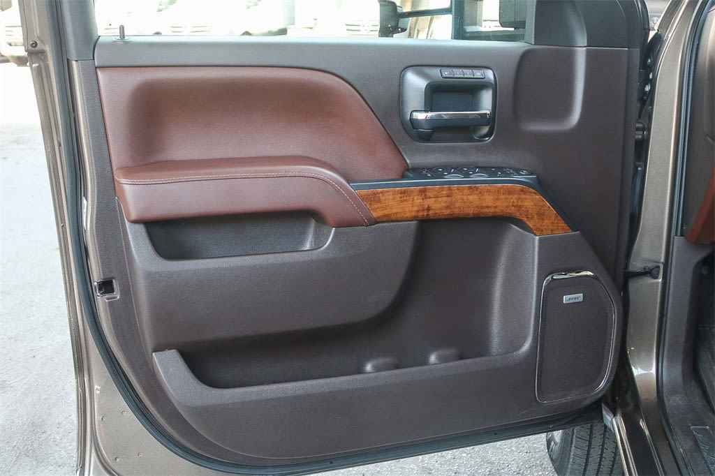 Thumbnail: 2015 Chevrolet Silverado 3500 - 28