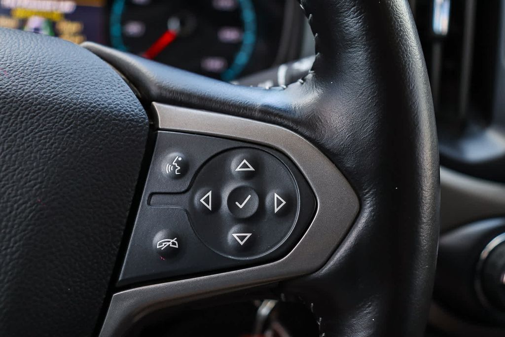 Thumbnail: 2021 Chevrolet Colorado - 27