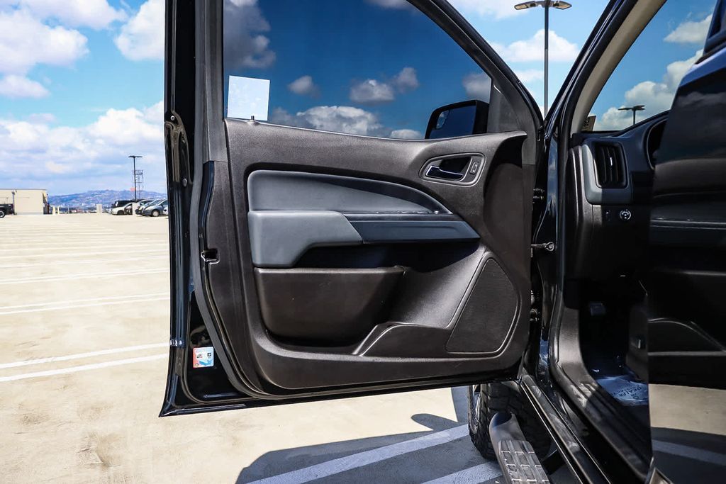 Thumbnail: 2021 Chevrolet Colorado - 25