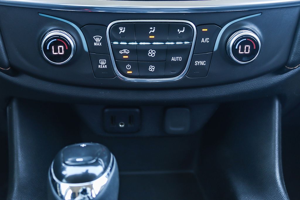 Thumbnail: 2019 Chevrolet Traverse - 22