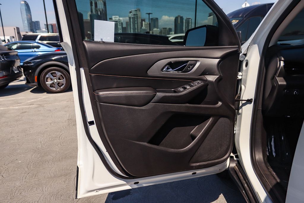 Thumbnail: 2019 Chevrolet Traverse - 25