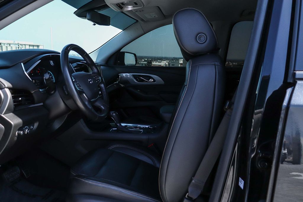 Thumbnail: 2020 Chevrolet Traverse - 12