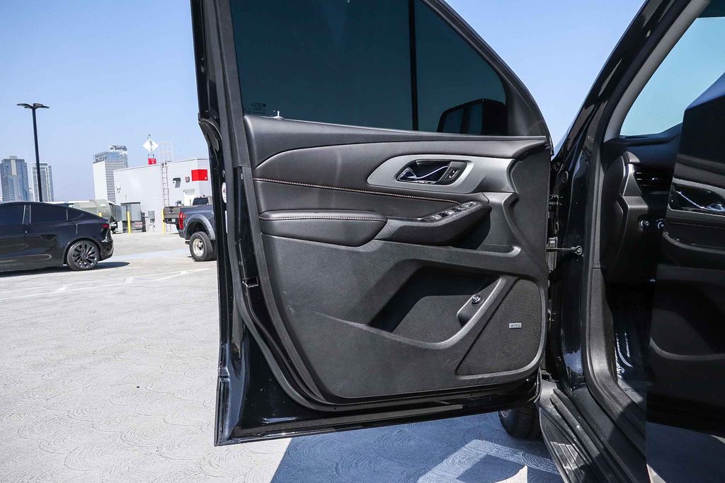 Thumbnail: 2020 Chevrolet Traverse - 25