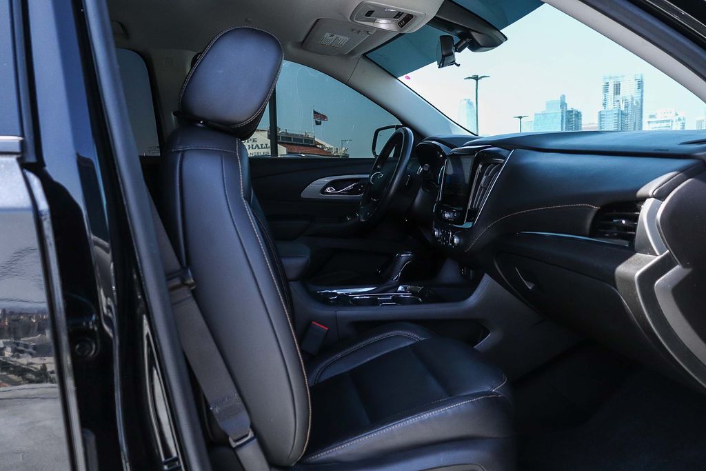 Thumbnail: 2020 Chevrolet Traverse - 11