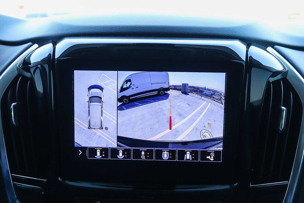 Thumbnail: 2020 Chevrolet Traverse - 28
