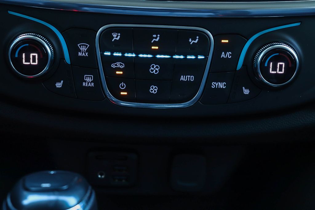 Thumbnail: 2020 Chevrolet Traverse - 22