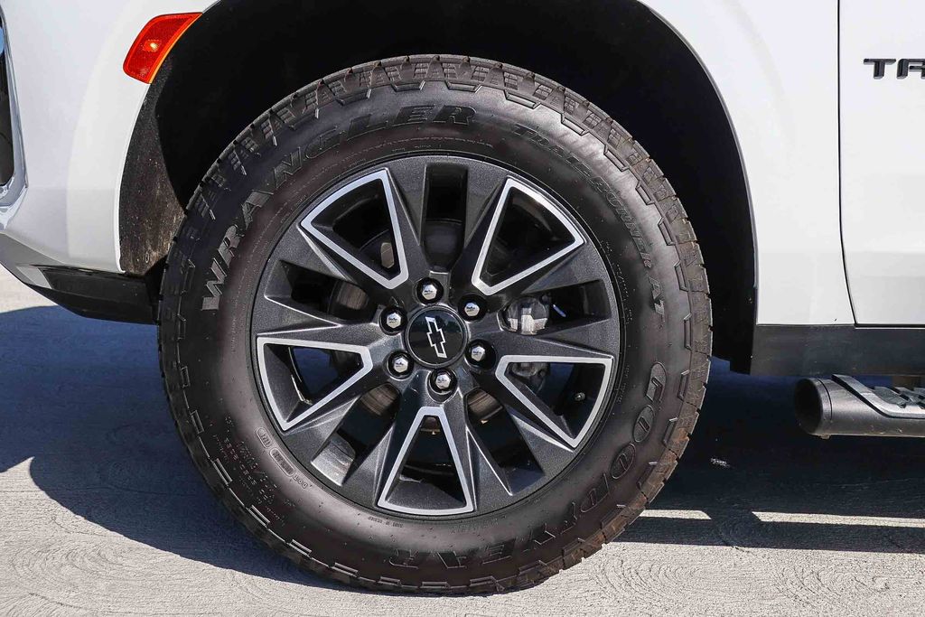 Thumbnail: 2022 Chevrolet Tahoe - 16