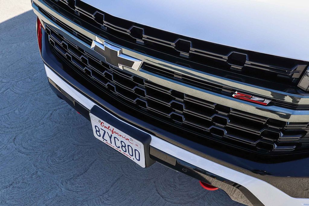 Thumbnail: 2022 Chevrolet Tahoe - 4