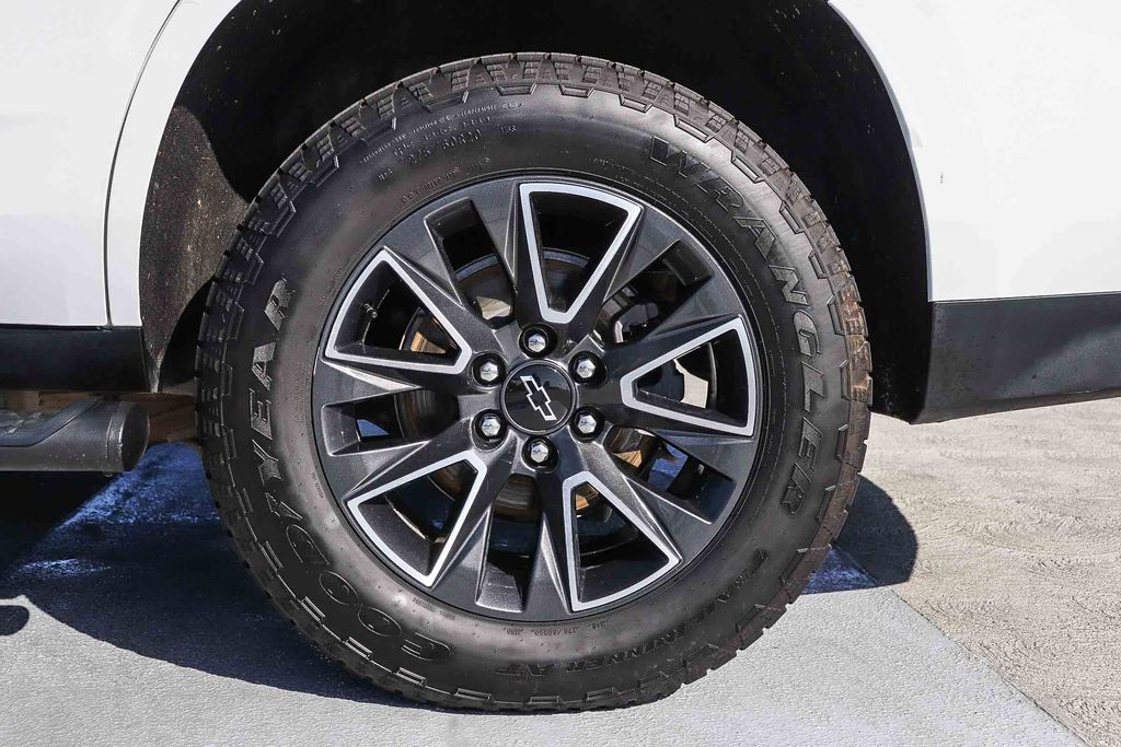 Thumbnail: 2022 Chevrolet Tahoe - 5