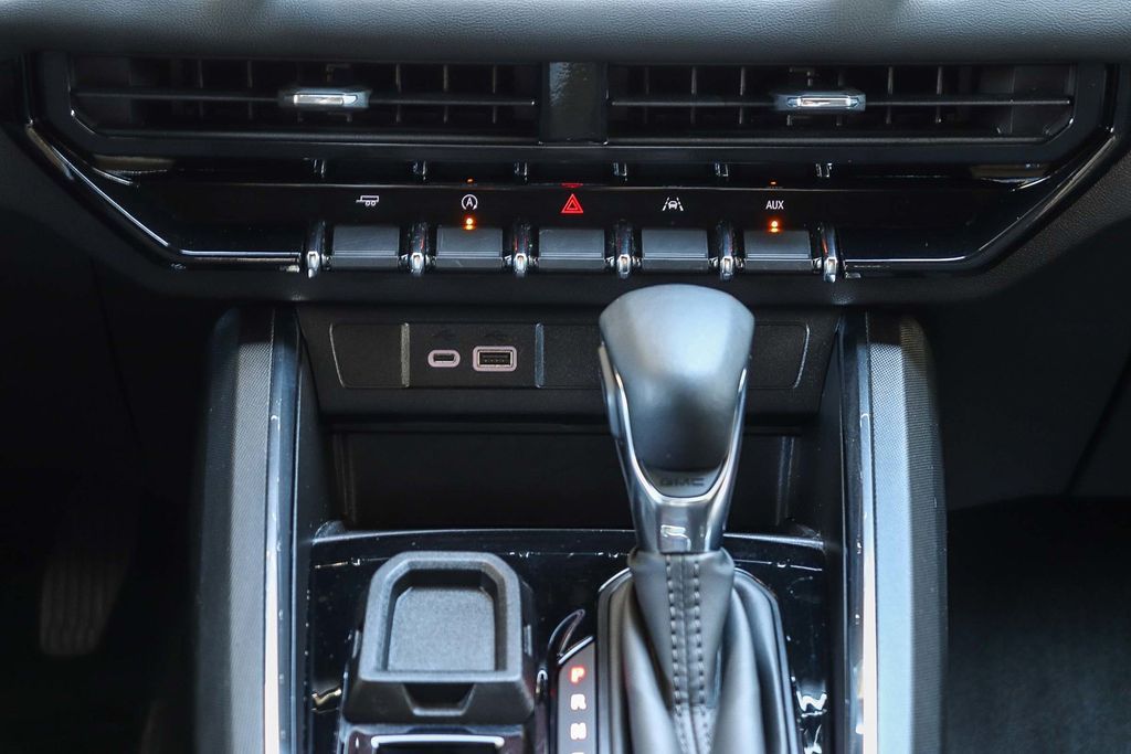 Thumbnail: 2025 GMC Canyon - 16