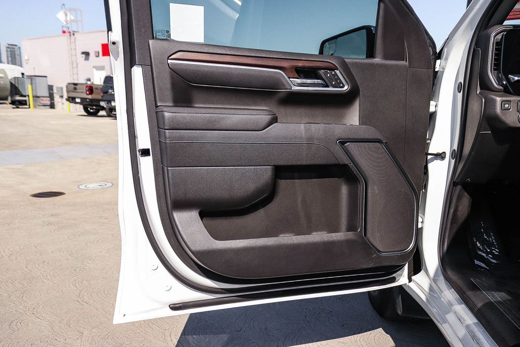 Thumbnail: 2025 GMC Sierra 1500 - 24
