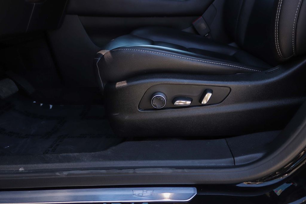 Thumbnail: 2025 Cadillac XT4 - 22