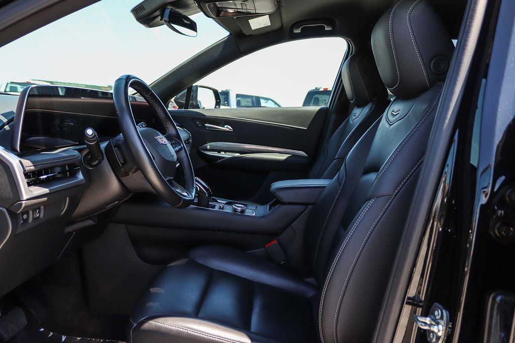 Thumbnail: 2025 Cadillac XT4 - 11