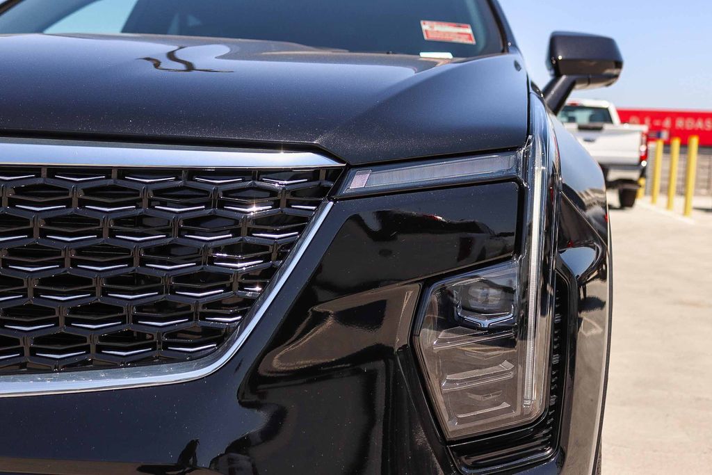 Thumbnail: 2025 Cadillac XT4 - 18