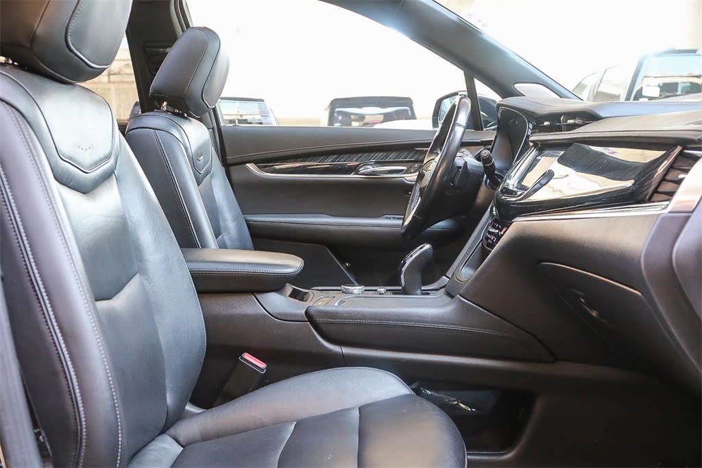 Thumbnail: 2022 Cadillac XT6 - 10