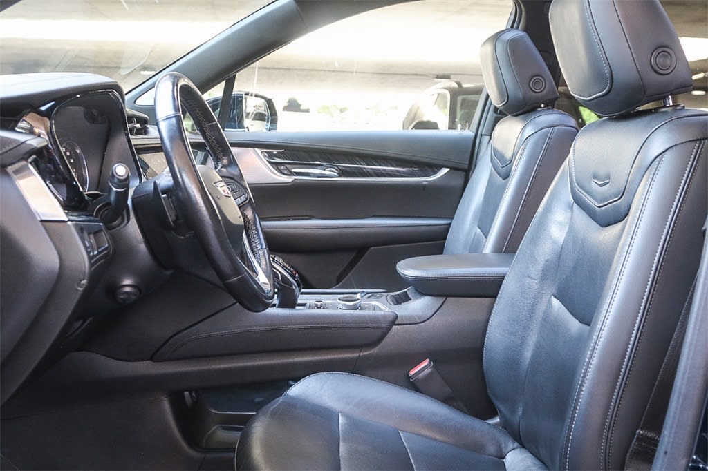 Thumbnail: 2022 Cadillac XT6 - 11