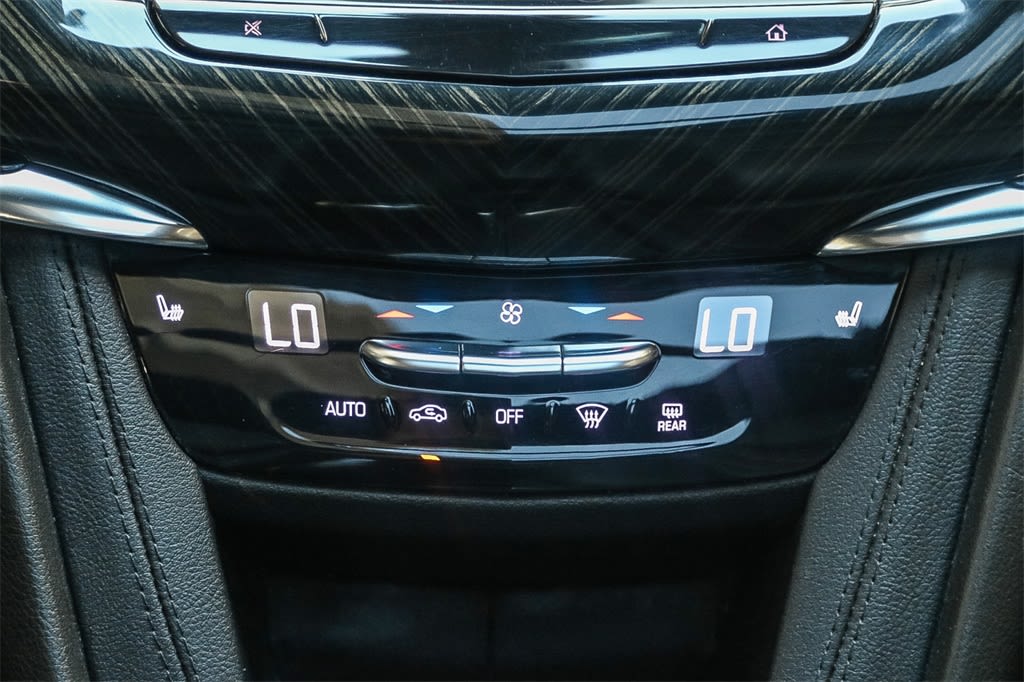 Thumbnail: 2022 Cadillac XT6 - 23