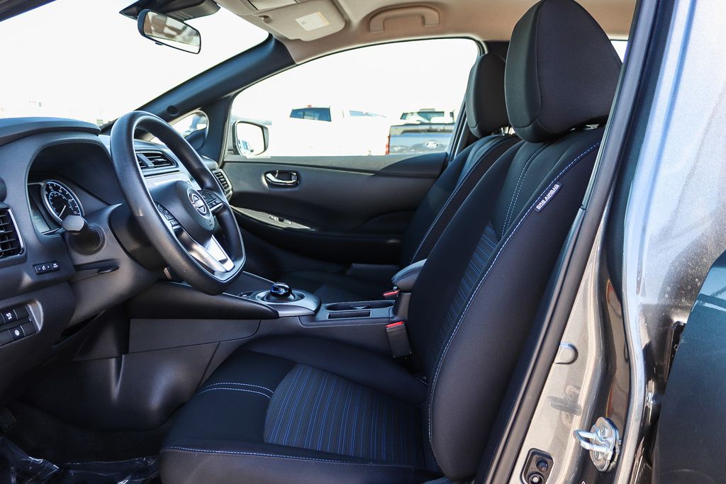Thumbnail: 2025 Nissan Leaf - 11