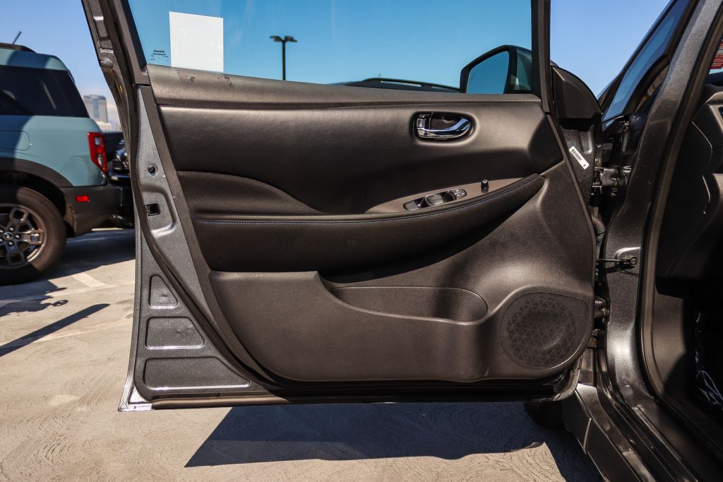 Thumbnail: 2025 Nissan Leaf - 24