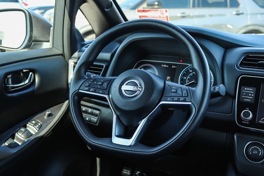 Thumbnail: 2025 Nissan Leaf - 9