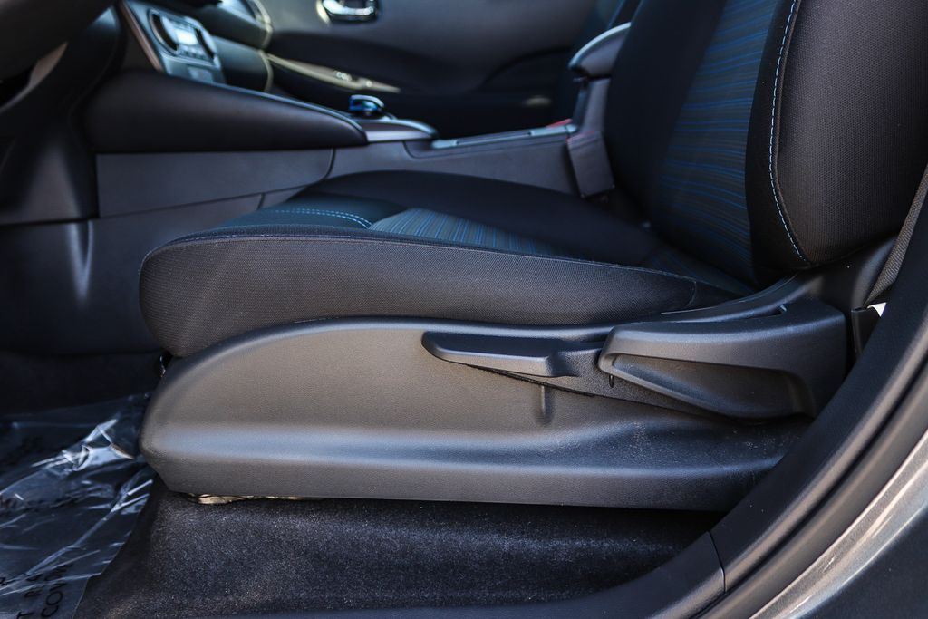 Thumbnail: 2025 Nissan Leaf - 23