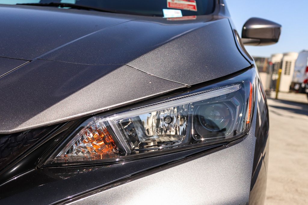 Thumbnail: 2025 Nissan Leaf - 18