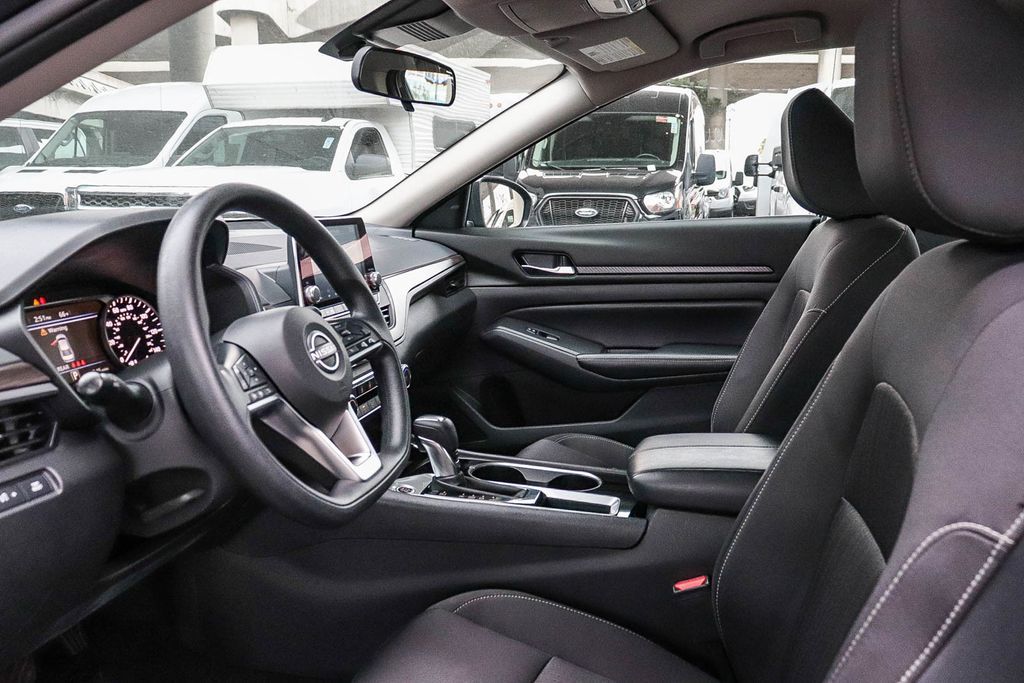Thumbnail: 2024 Nissan Altima - 9