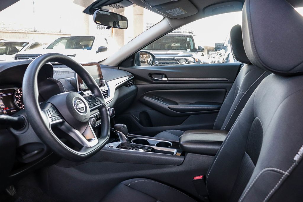 Thumbnail: 2024 Nissan Altima - 10