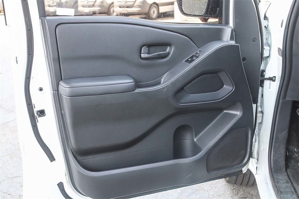 Thumbnail: 2023 Nissan Frontier - 25