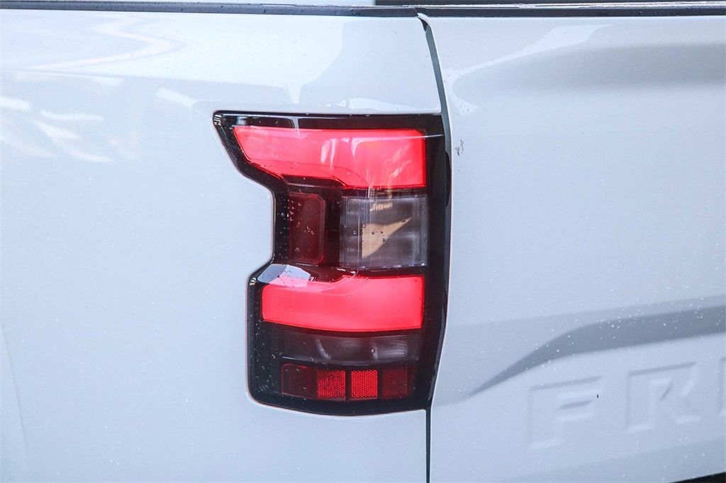 Thumbnail: 2023 Nissan Frontier - 20